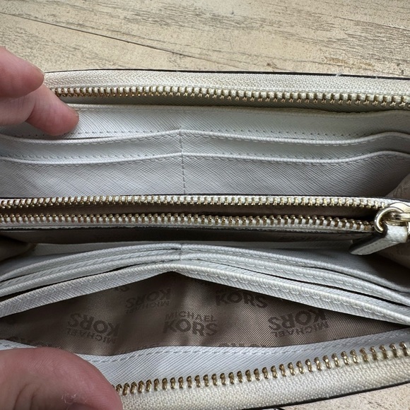 Michael Kors White Saffiano Leather Zip Wallet - Picture 5 of 10